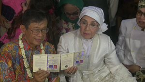  Sultan Sepuh XIV Hadiri Pernikahan Nani Widjaja dan Ajip Rosidi